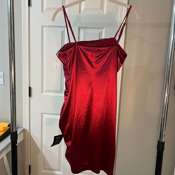 Elegant Red Ruched Satin Dress - Picture 3 of 3